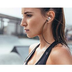 Чехол Uniq Vencer Hang case для Airpods Pro с карабином и шнурком, бежевый